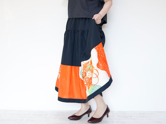 HAREGI SKIRT -ビンテージの着物地を使ったフレアスカート [ロング] 着物リメイク １点物 2枚目の画像