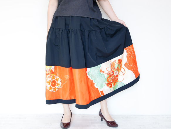 HAREGI SKIRT -ビンテージの着物地を使ったフレアスカート [ロング] 着物リメイク １点物 3枚目の画像