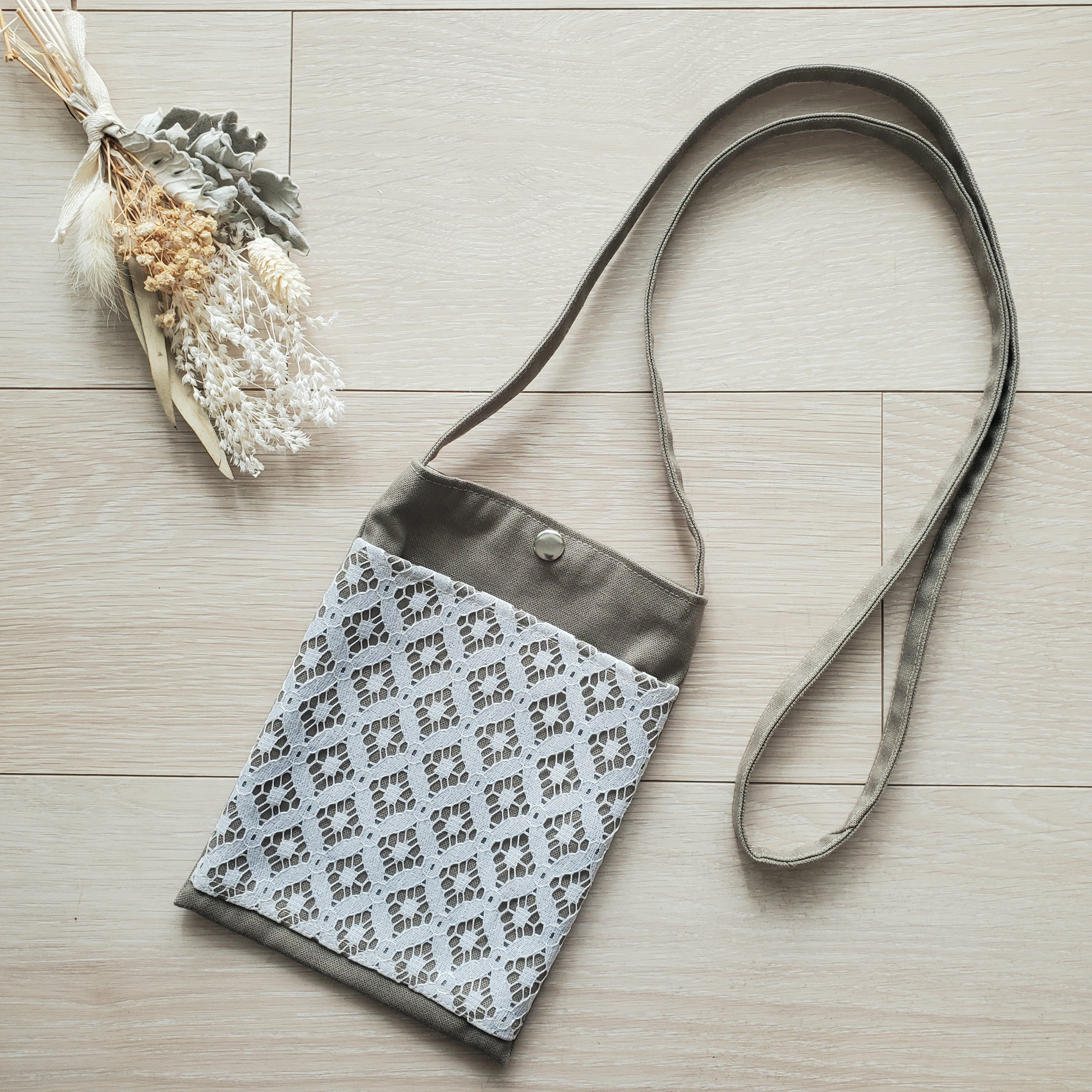 MCM 肩掛けポシェット サコッシュ MCM 肩掛けポシェット サコッシュ