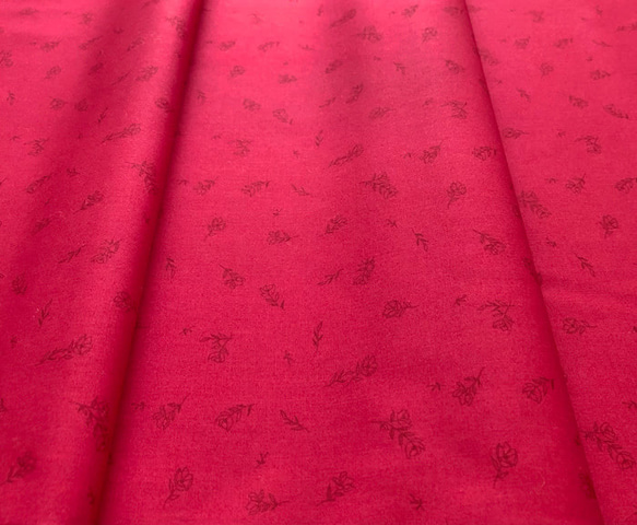 カットクロス Art Gallery Fabrics Dainty Fleuriste Ruby 4枚目の画像