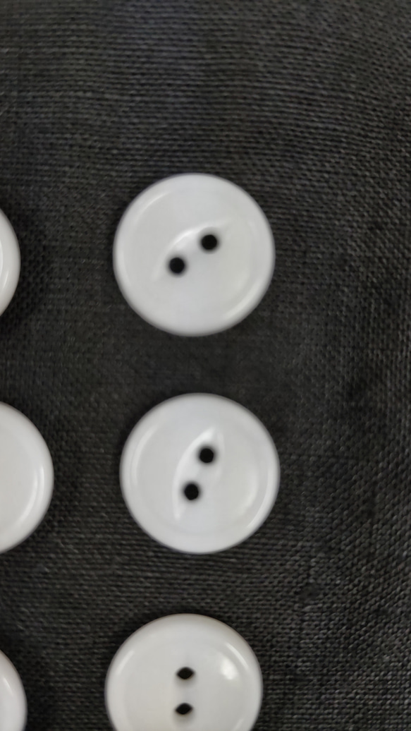 ボタン　10ｍｍ　オフホワイト　10個　猫目　複数セットは割引　付属　裁縫　手芸　工芸　材料　補修　パーツ　送料無料 2枚目の画像