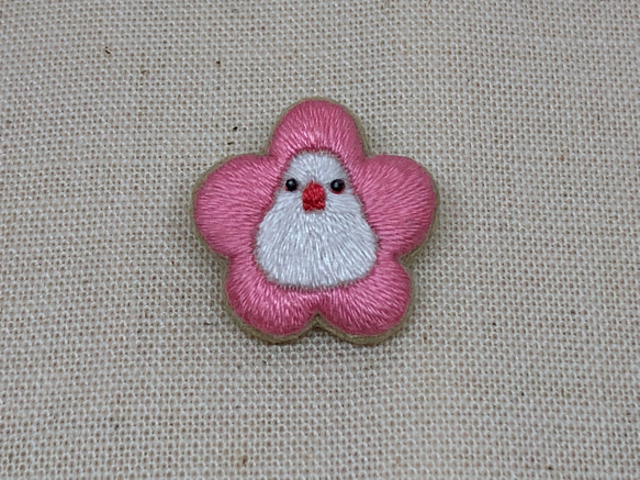 文鳥のワンポイント刺繍ブローチ 1枚目の画像