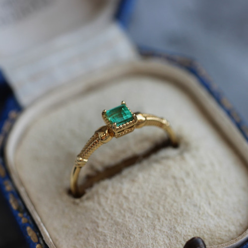 エメラルド0.18ct ミルフレーム×フィッシュボーンアーム K18YG リング  