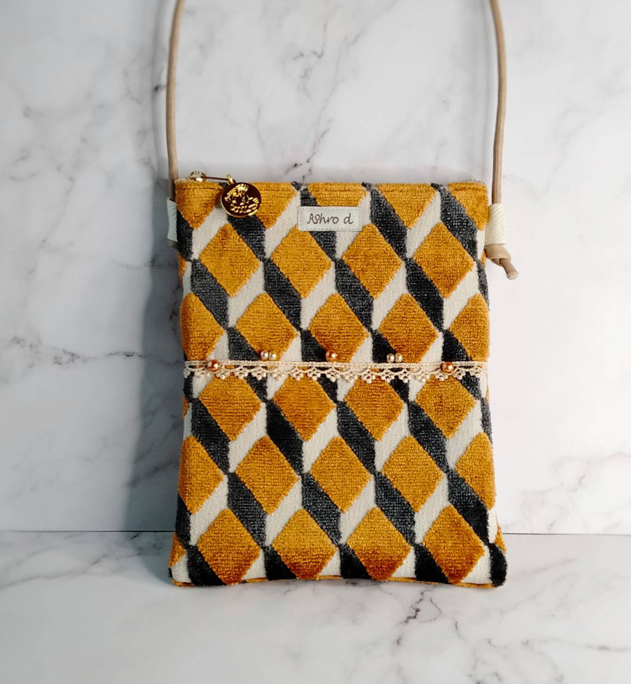 スマフォショルダー(茶 ）フランス生地 オリジナルチャーム 5,928円