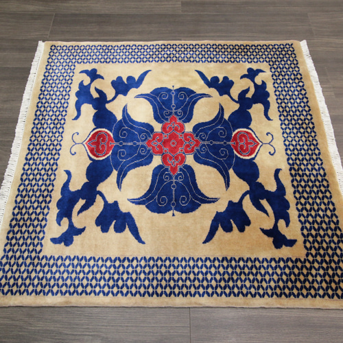 【新品未使用】パキスタン産　手織り　高級絨毯 新品 和柄 厚みのある高級カーペット パキスタン手織り絨毯 アクセント