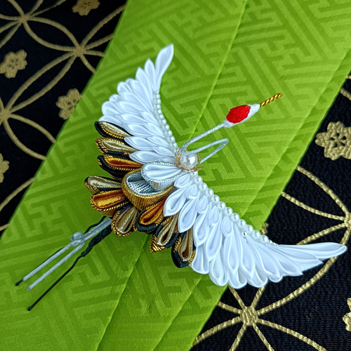 七五三髪飾り（鶴） 祝鶴✵中»つまみ細工髪飾り (金通し金黒) 成人式 結婚式 卒業式