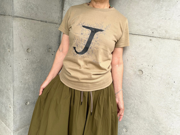 JiLLオリジナルTシャツ（アンティークフラワー・カーキ） 5枚目の画像