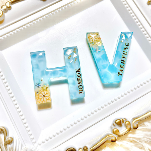 名前・名入れ◎】イニシャルキーホルダー 水面レジン 海レジン