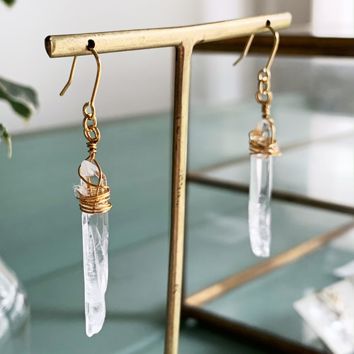4月の誕生石】水晶（クリスタルクォーツ）の氷柱ピアス/イヤリング 