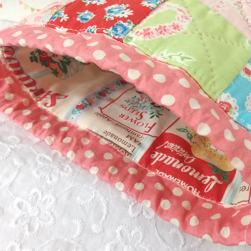 再販【作成キット】四角つなぎのキルト巾着 パッチワークポーチ