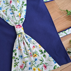 ★レッスンバック　紺の帆布地に可愛いボタニカル花柄のビックリボン 4枚目の画像