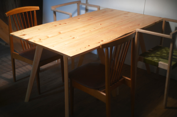 国産ひのきのカフェテーブル　2人用サイズ　オイル仕上げ　1台 6枚目の画像