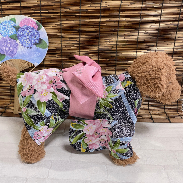 犬の浴衣✨加賀友禅 犬用本格本染浴衣 黒×淡いピンク わんこ浴衣 9枚目の画像