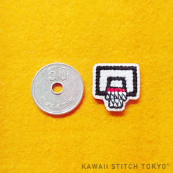 バスケのゴール【ブローチ】バッチ バッジ バスケ スポーツ 刺繍 かわいい クロスステッチ ポップ オーダーメイド 3枚目の画像