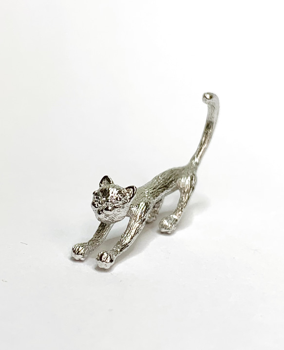 小さなネコの置物 1枚目の画像