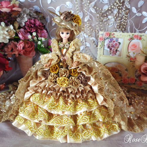 マリーアントワネット王妃 アンティークゴールドの高貴なロング