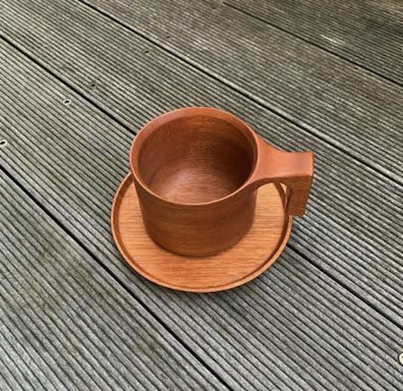 【☆人気です】たっぷり入る 木製マグカップとソーサー(ニヤトーの木)　 3枚目の画像