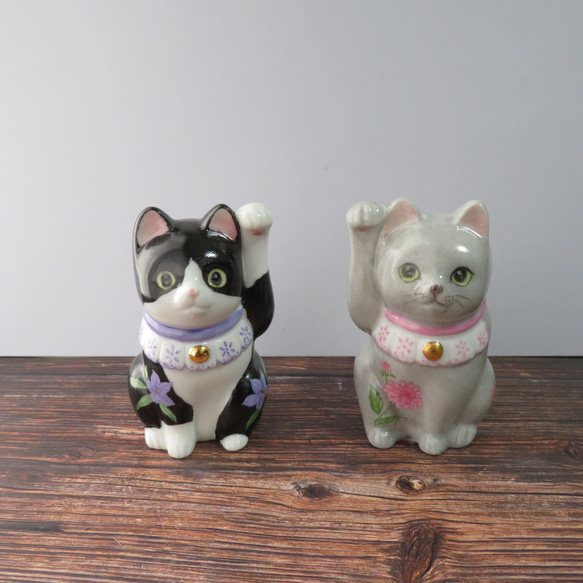 ダリアとロシアンブルーの招き猫　手描き 