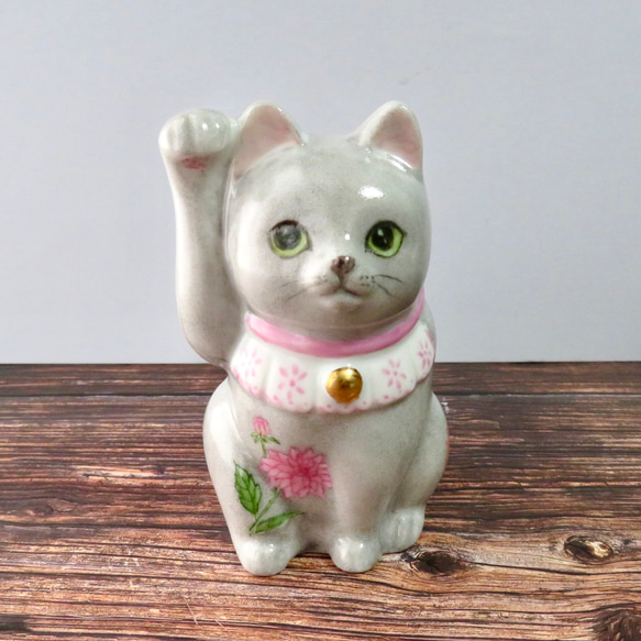 ダリアとロシアンブルーの招き猫　手描き 