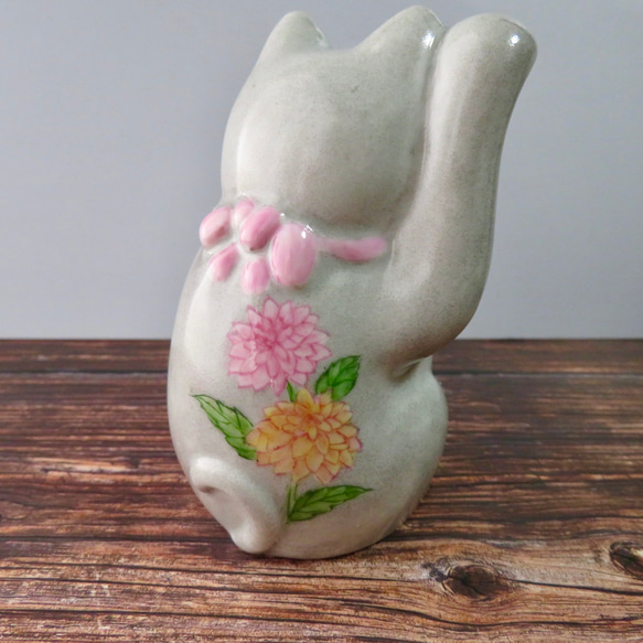 ダリアとロシアンブルーの招き猫　手描き 