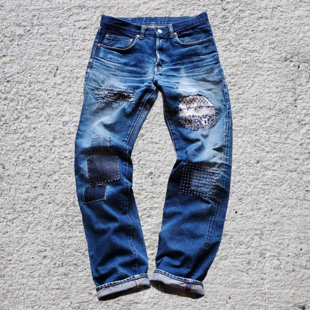 【美品】KURO 刺し子 パッチワーク ダメージ加工 デニムパンツ 赤耳 ダメージ加工 赤耳 デニムパンツ 刺し子 【美品】KURO パッチワーク