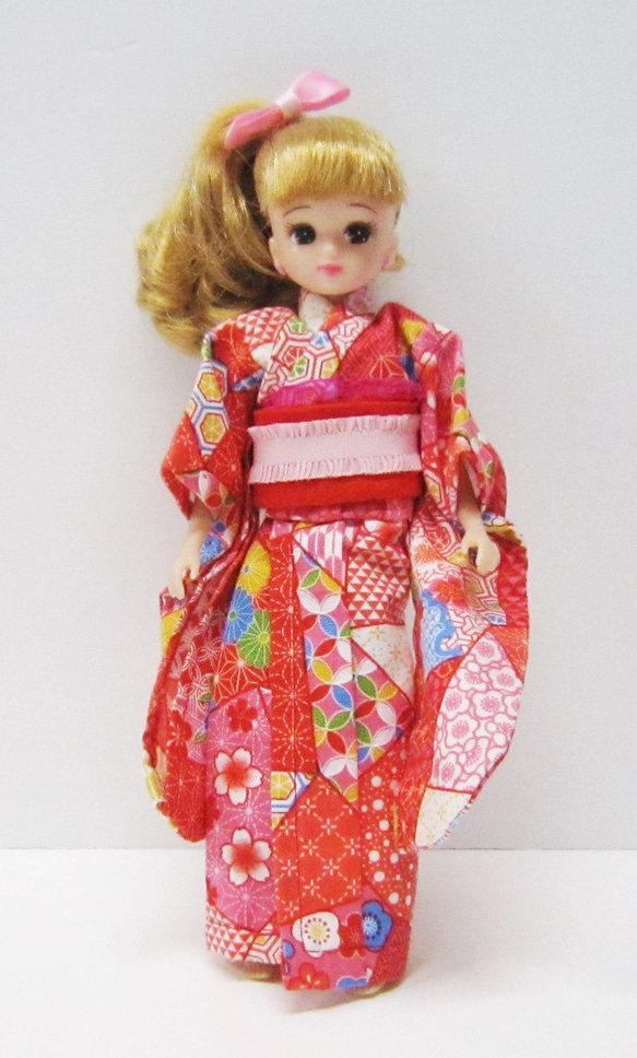 【リカちゃん用着せ替え服】花柄のパッチワーク風・赤・振袖・帯セット・浴衣 2枚目の画像