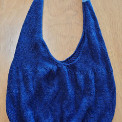 【即納】シンプル手編みコットンバッグラメ入り青色ショルダーホーボーエコバッグ 1枚目の画像