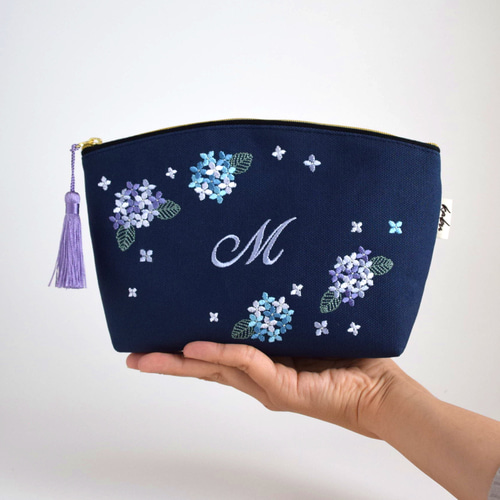 選べるイニシャル》紫陽花の刺繍ポーチ マチあり コスメ 両面刺繍