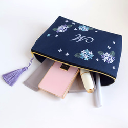 《選べるイニシャル》紫陽花の刺繍ポーチ マチあり コスメ 両面刺繍 2枚目の画像