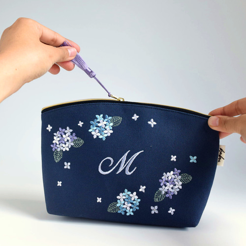 選べるイニシャル》紫陽花の刺繍ポーチ マチあり コスメ 両面刺繍