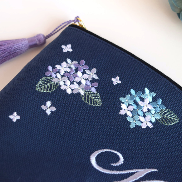 《選べるイニシャル》紫陽花の刺繍ポーチ マチあり コスメ 両面刺繍 14枚目の画像