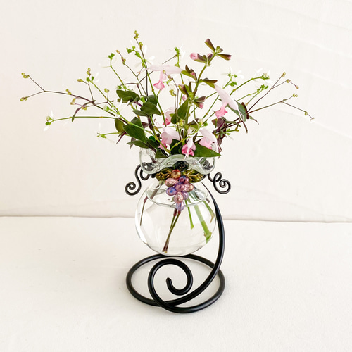 各色あり】葡萄ビーズ飾り小さなフラワーベース(黒色アルミワイヤー
