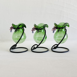 葡萄ビーズ飾りガラス製フラワーベース・緑・アルミワイヤー(黒色) 7枚目の画像