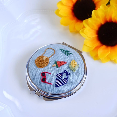 夏モチーフ 刺繍コンパクトミラー 手鏡 Szal 通販 15956110｜Creema