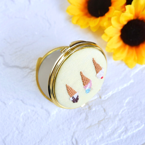 [ハンドメイド　ミラー] インド刺繍 両面コンパクトミラー 手鏡 mignon. 通販 17232026