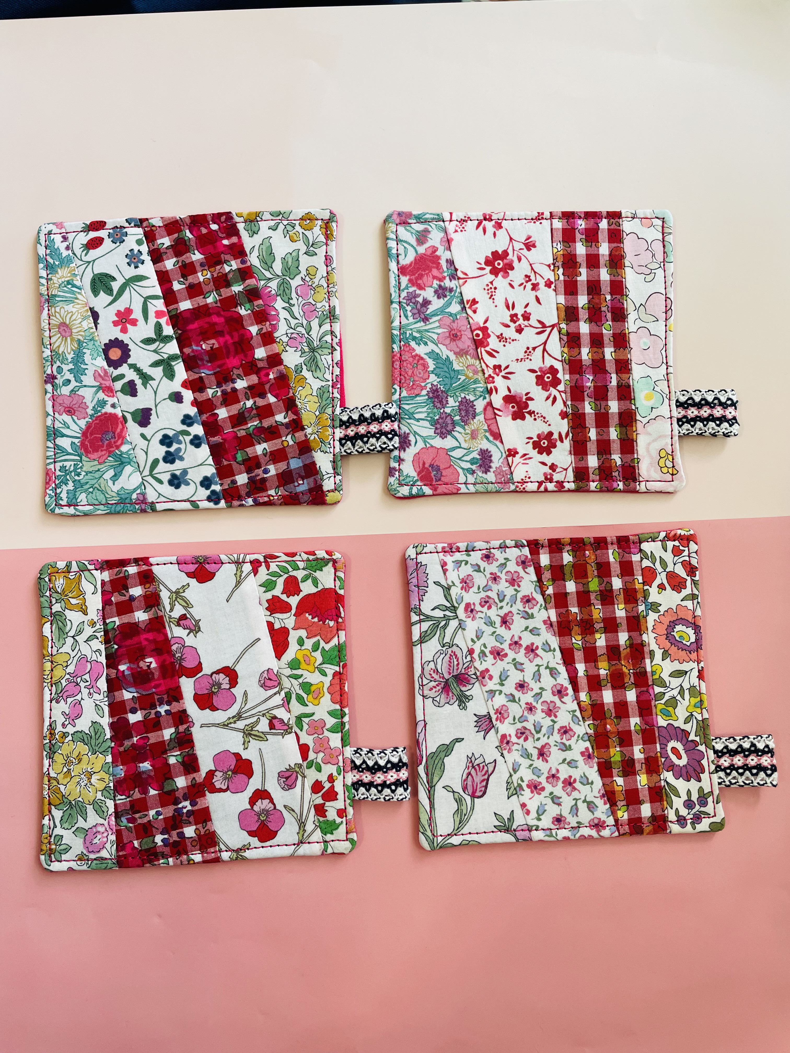 リバーシブルコースター❁パッチワーク　リバティプリント使用　４枚セット リバーシブルコースター❁パッチワーク リバティプリント使用 4