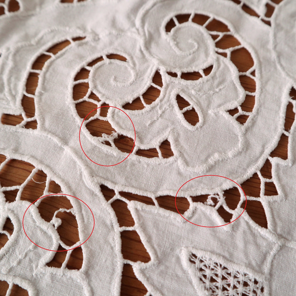 フランスのヴィンテージ/大輪のお花のカットワーク刺繍 テーブルマット・ドイリー (ヴィンテージ シャビー） 15枚目の画像
