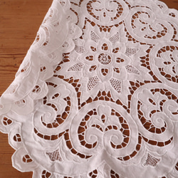 フランスのヴィンテージ/大輪のお花のカットワーク刺繍 テーブルマット・ドイリー (ヴィンテージ シャビー） 11枚目の画像