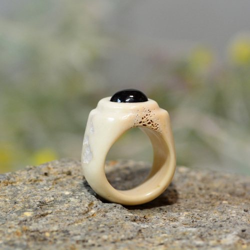 鹿の角 アンモライト ring 指輪 鹿角 ボーンカービング - 日向の