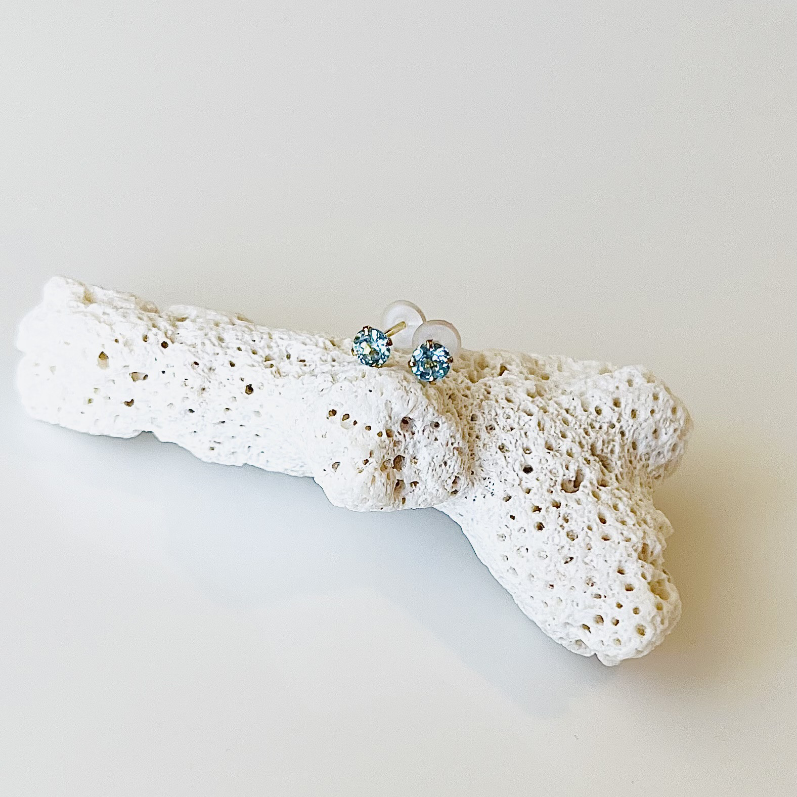 【K18】ブルートパーズピアス　3mm