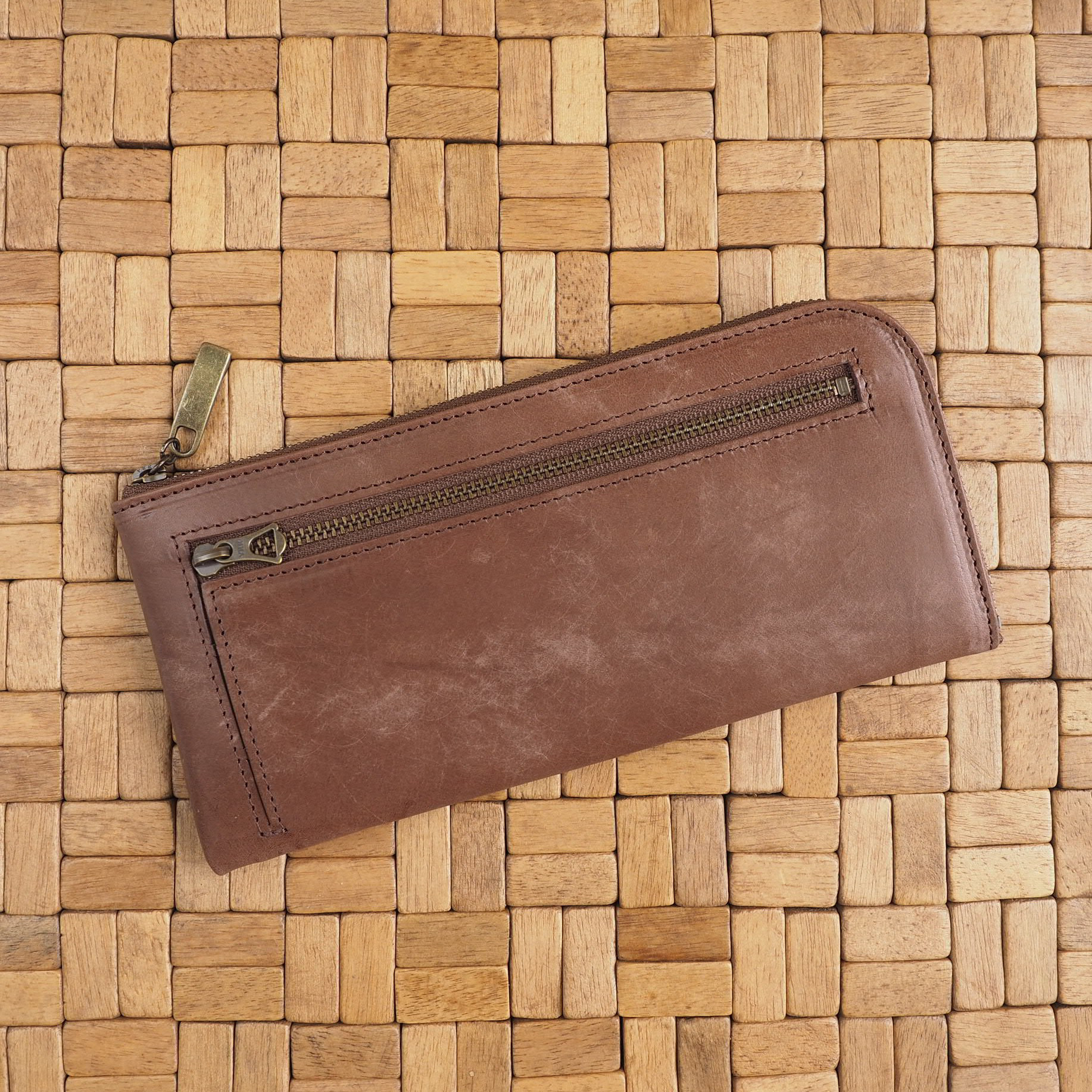 育てる長財布（ダークブラウン）バフィング加工イタリアンレザー◇薄い 軽い 大容量！カード入れは14か所◇レディースメンズ