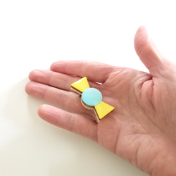 【ブローチ】色で遊ぶPOPな古墳 ミント×イエロー 5枚目の画像
