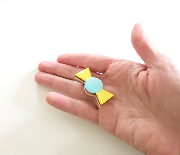 【ブローチ】色で遊ぶPOPな古墳 ミント×イエロー 5枚目の画像