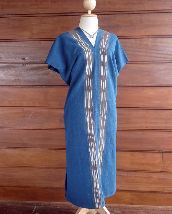 手工編織植物染棉連身裙 / 藍靛 / 泰國克倫部落 / 卡蘇裡染 Ikat / 公平貿易 第4張的照片