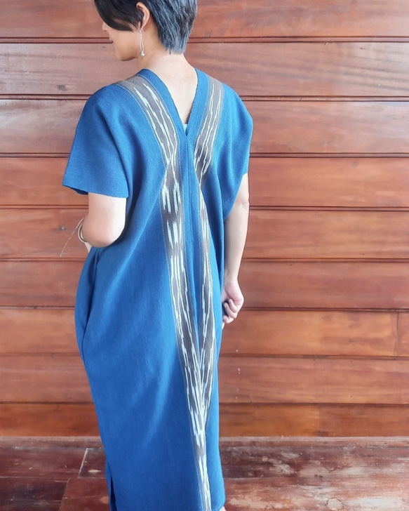 手工編織植物染棉連身裙 / 藍靛 / 泰國克倫部落 / 卡蘇裡染 Ikat / 公平貿易 第1張的照片