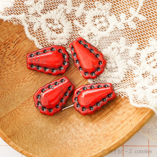 17x12ミリ 4個】レッド ホースシュー 馬蹄 蹄鉄 チェコビーズ E057