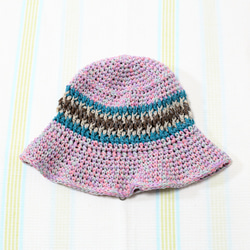 サマーニット帽　手編みのバケットハット　かぎ針編み　春夏　帽子　ピンク系　ユニコーンカラー　シャーベットカラー　ペール 3枚目の画像