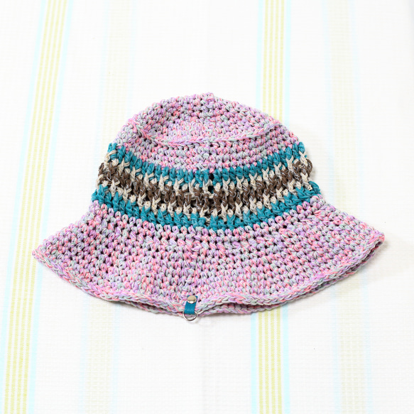 サマーニット帽　手編みのバケットハット　かぎ針編み　春夏　帽子　ピンク系　ユニコーンカラー　シャーベットカラー　ペール 6枚目の画像