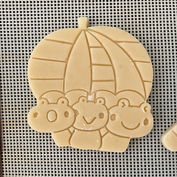 かえるくんと傘 Lサイズ　クッキー型（スタンプ付き） 4枚目の画像