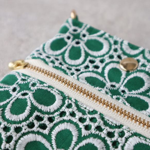 グリーン  刺繍  おでかけしたくなる スマホショルダー スマホポシェット ギフト プレゼント green 3枚目の画像